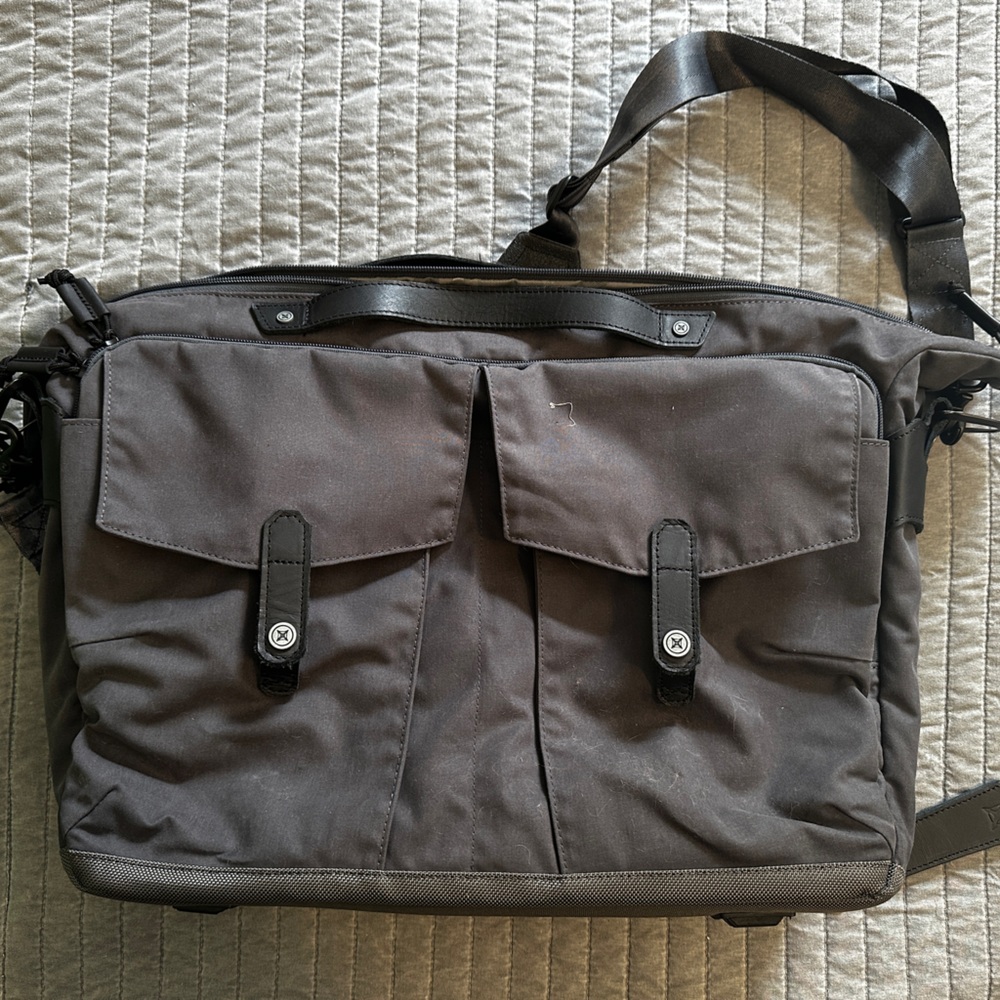 Vertx Ardennes Valet Bag, Ash Grey